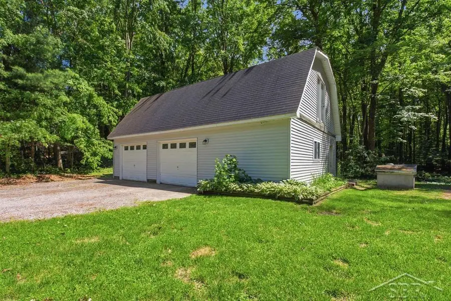 203 W Sampson DR, Sanford, MI 48657 - #3
