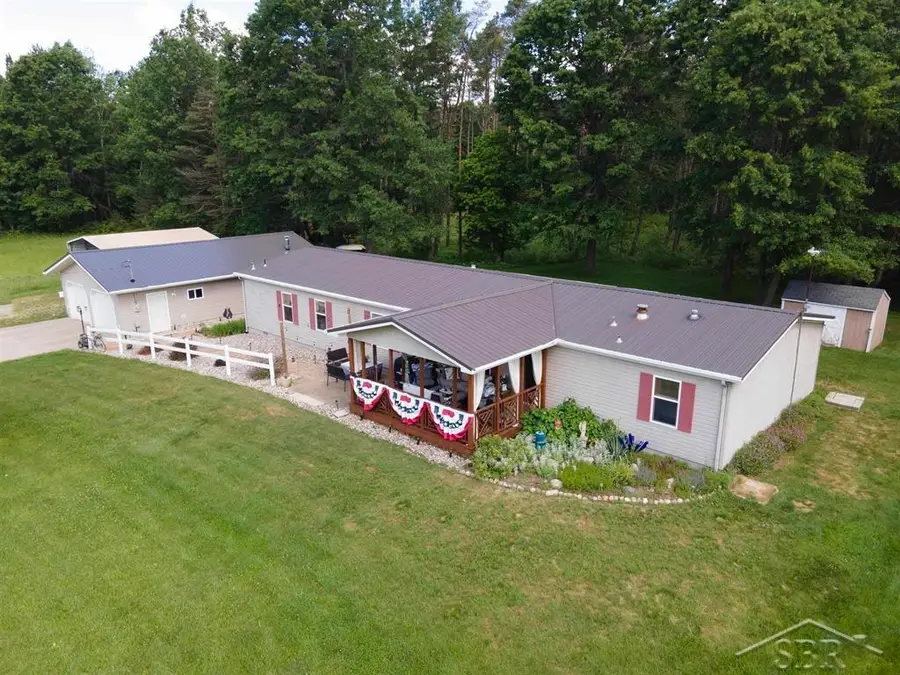 2202 W Huckleberry RD, Sanford, MI 48657 - #2