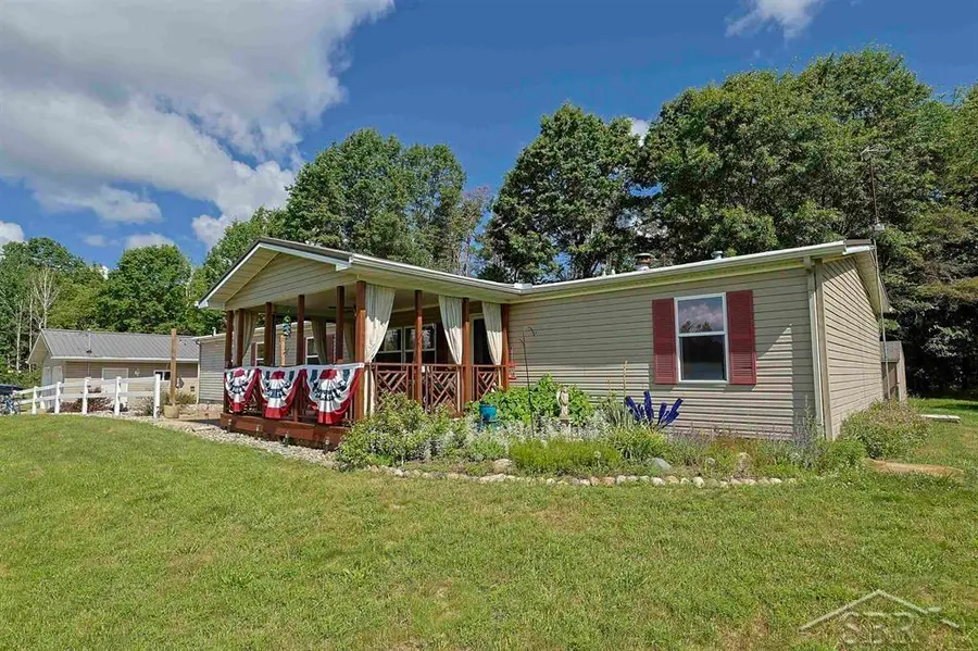 2202 W Huckleberry RD, Sanford, MI 48657 - #3