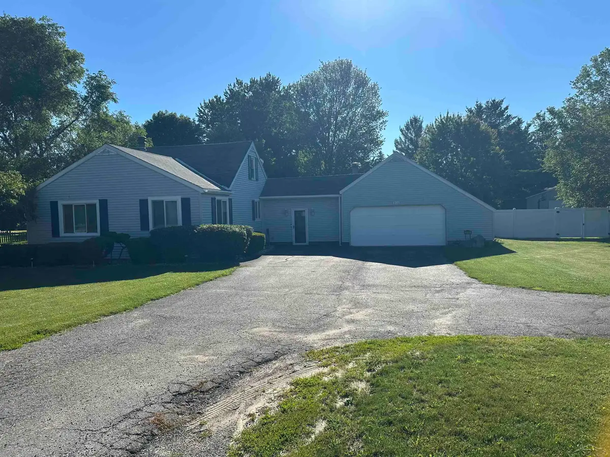 214 N Hemlock RD, Hemlock, MI 48626 - #1