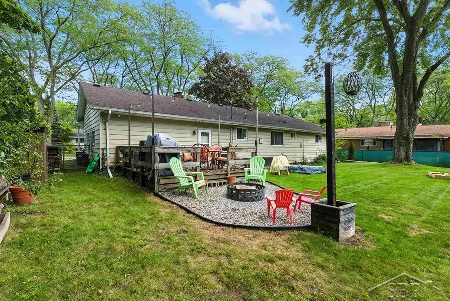 1033 Elmdale DR, Saginaw, MI 48602 - #2