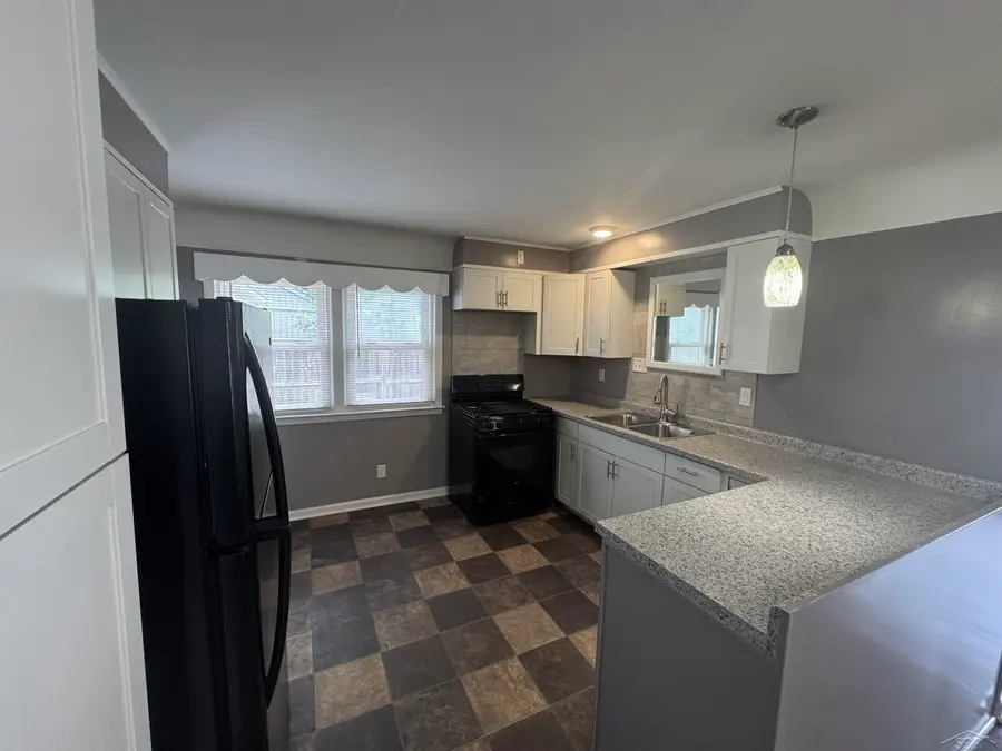1954 Holcomb ST, Saginaw, MI 48602 - #3