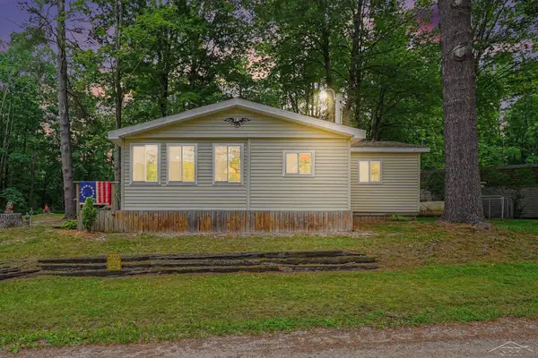 2322 Tittabawasee AVE, Alger, MI 48610