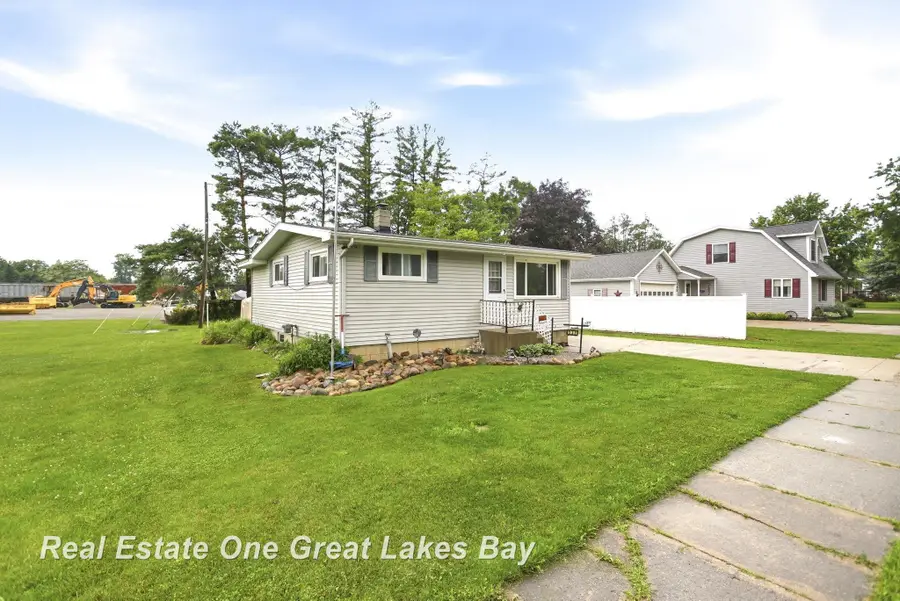 335 N Silver ST, Bad Axe, MI 48413 - #3