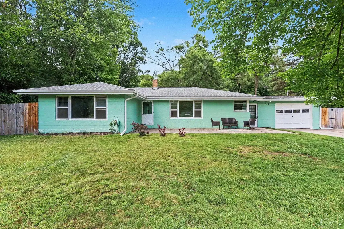 748 W Irish ST, Sanford, MI 48657 - #1