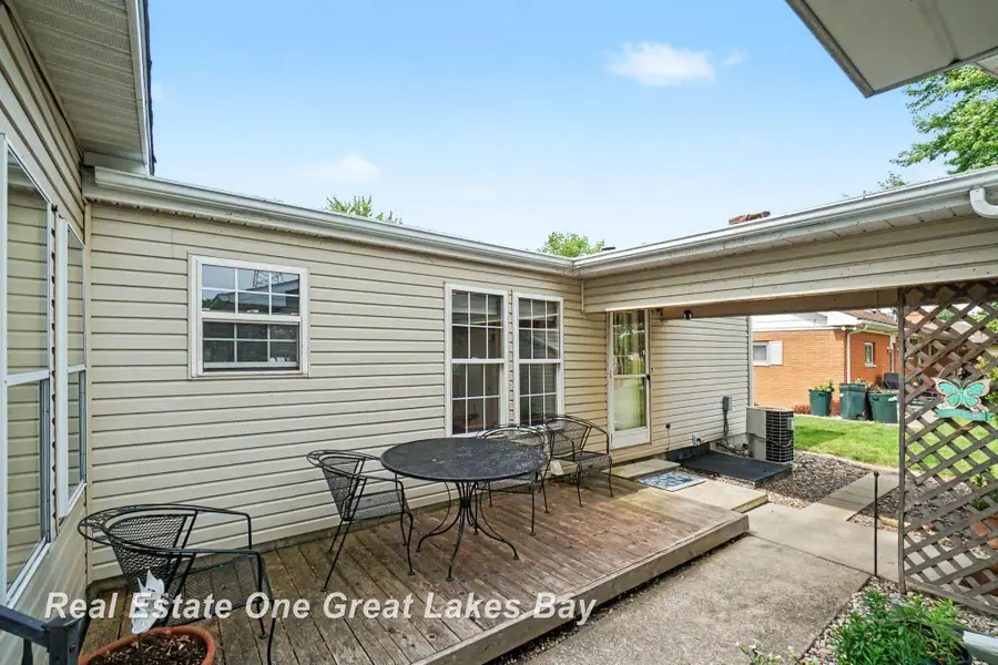 760 Doro LN, Saginaw, MI 48604 - #3
