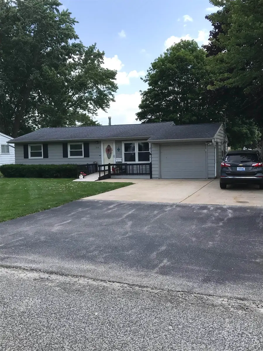 316 Harvey RD, Freeland, MI 48623 - #2