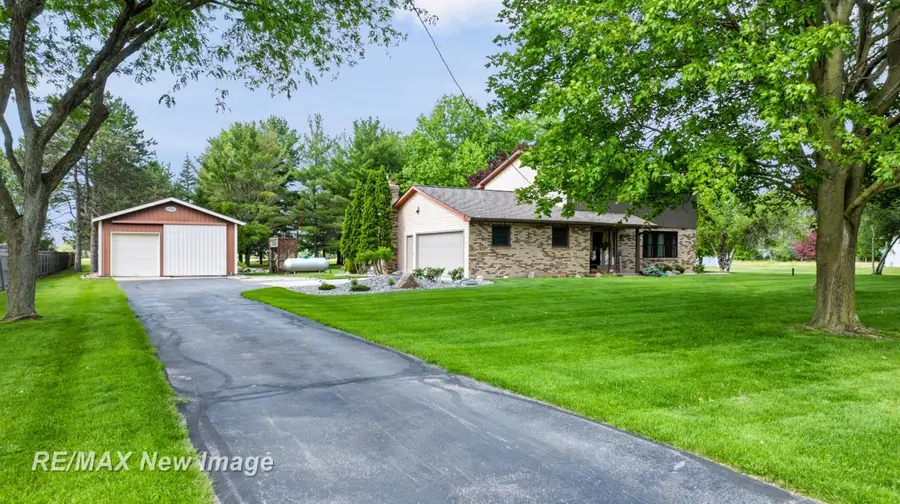 6180 W Freeland RD, Freeland, MI 48623 - #2