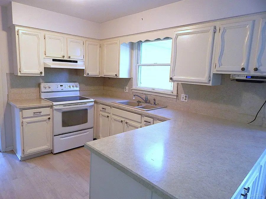 485 Winthrop LN, Saginaw, MI 48638 - #3