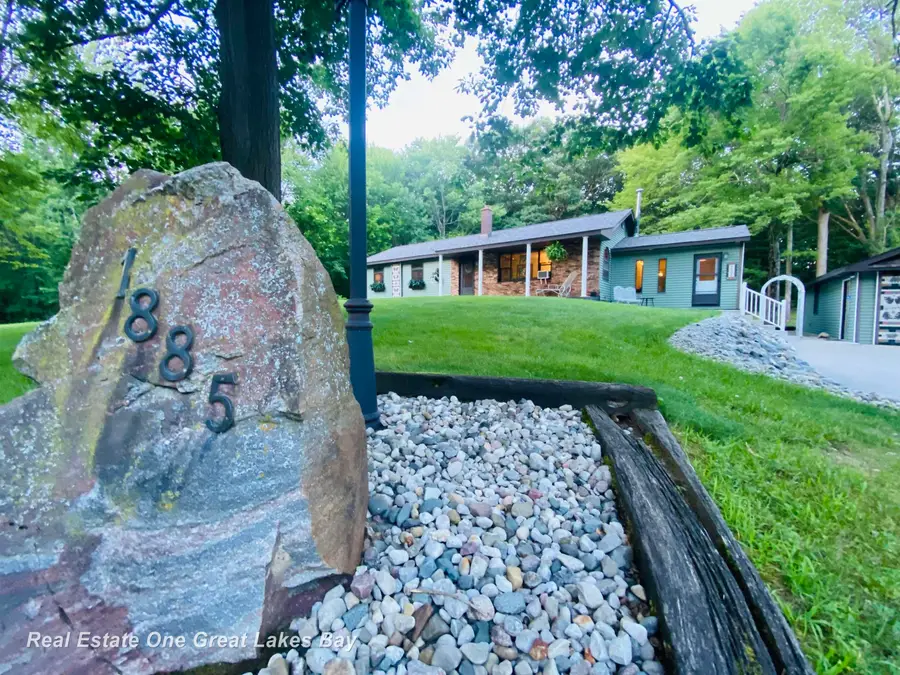 1885 S Erskine RD, Hemlock, MI 48626 - #2