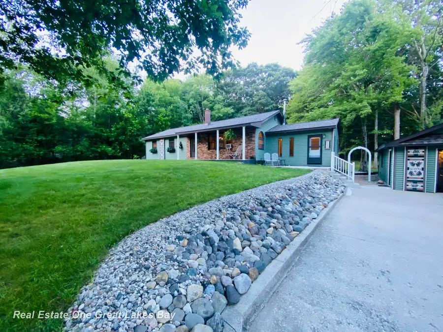 1885 S Erskine RD, Hemlock, MI 48626 - #3