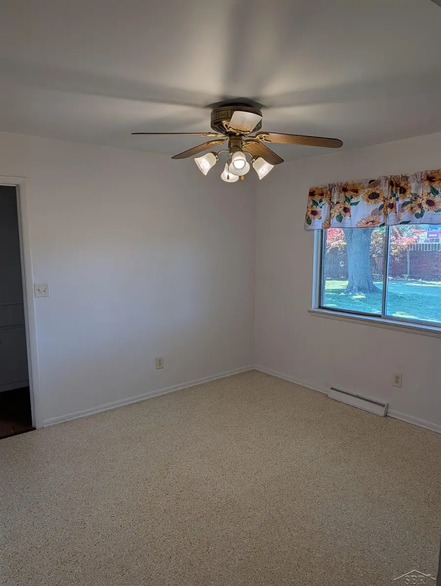 3323 Peale DR, Saginaw, MI 48602 - #3