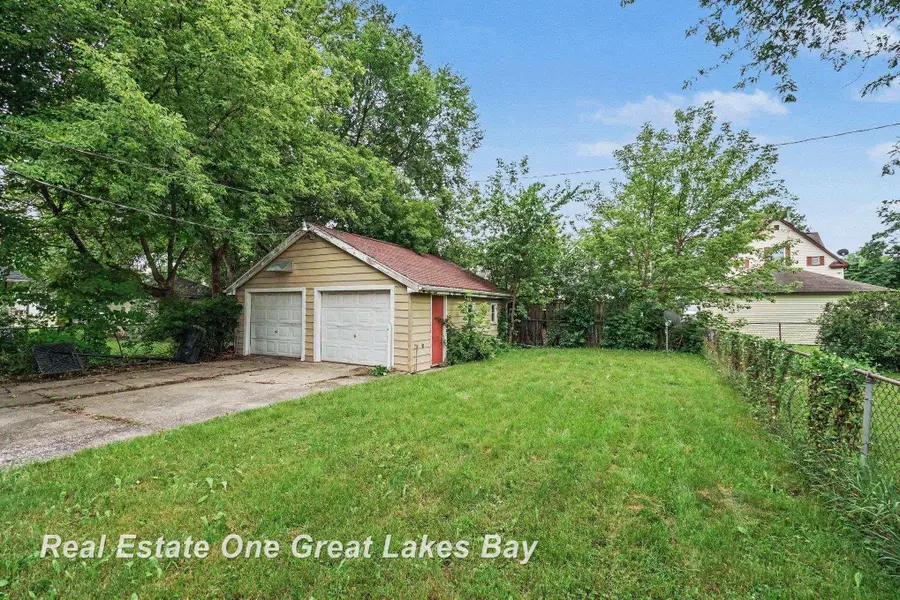 130 N Alexander ST, Saginaw, MI 48602 - #3