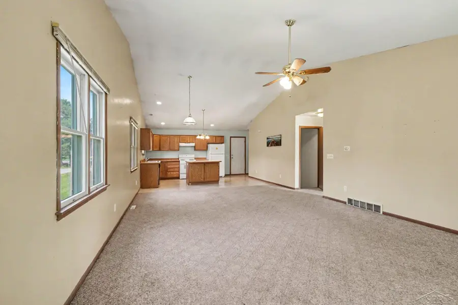 3072 Silverwood DR, Saginaw, MI 48603 - #3