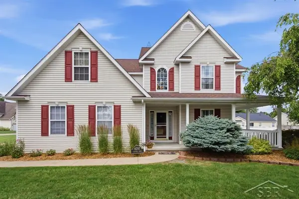 8297 Waxwing DR, Freeland, MI 48623