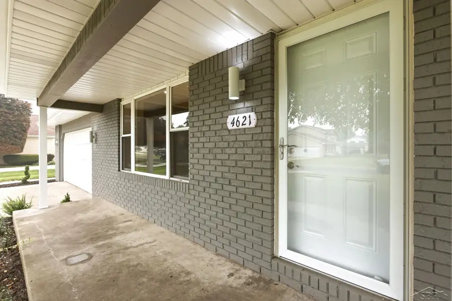 4621 S Wintergreen DR, Saginaw, MI 48603 - #3
