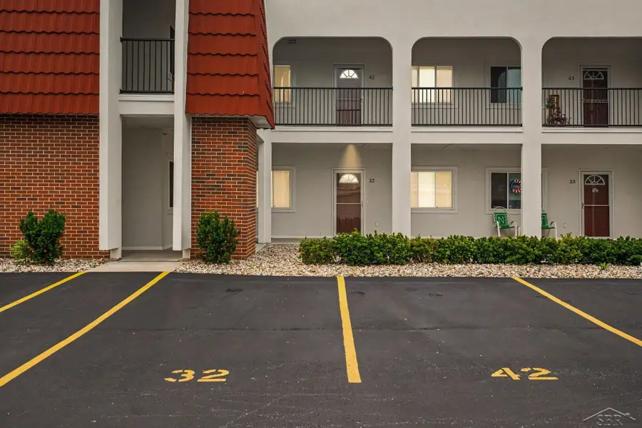 9035 Greenway BLVD, Saginaw, MI 48609 - #2