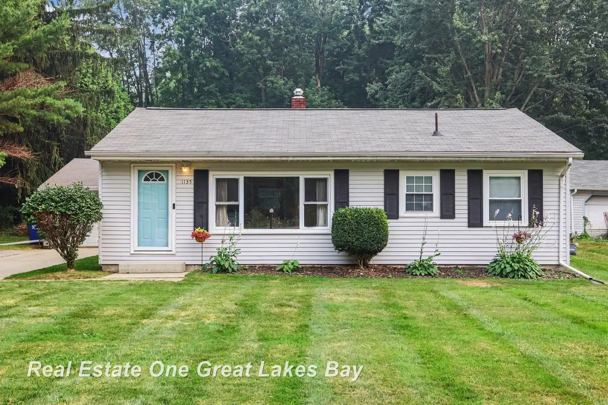 1135 W Moore RD, Saginaw, MI 48601 - #1