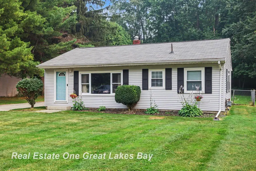 1135 W Moore RD, Saginaw, MI 48601 - #2