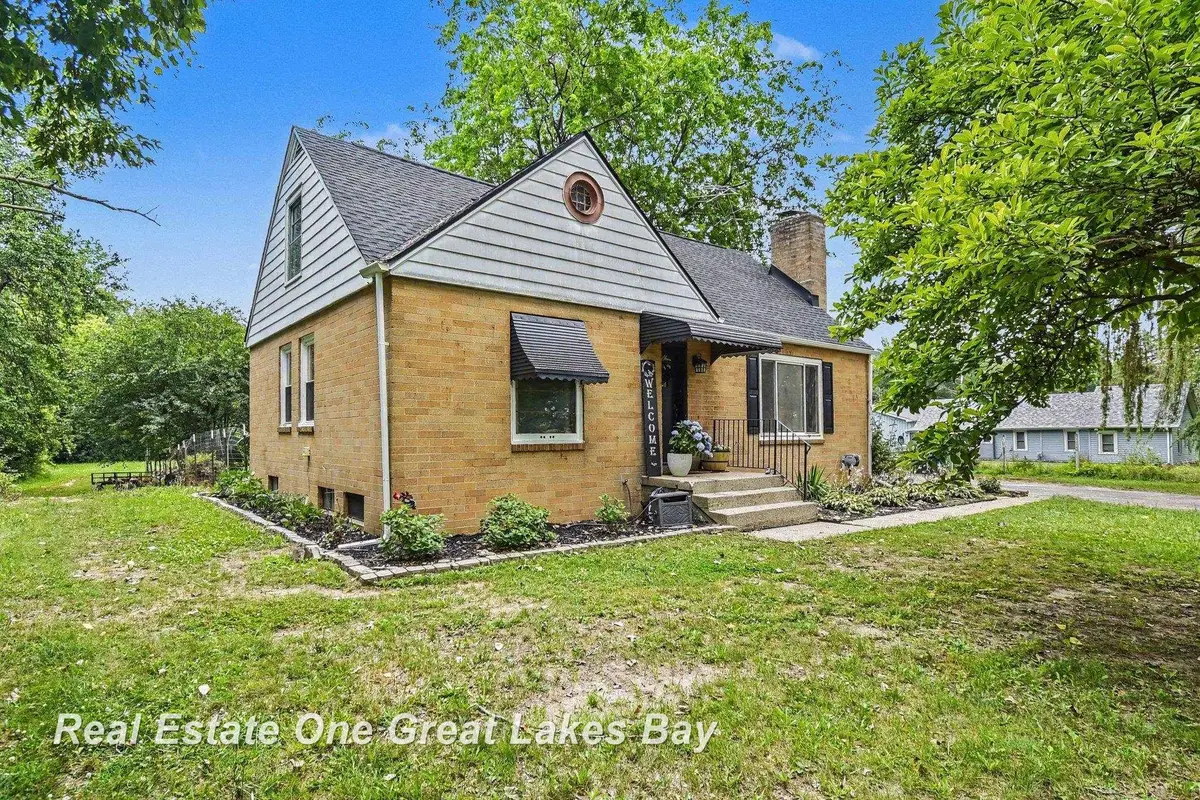 5250 N Center, Saginaw, MI 48604 - #1