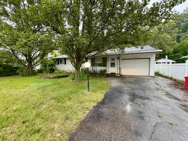 1871 Joy RD, Saginaw, MI 48601