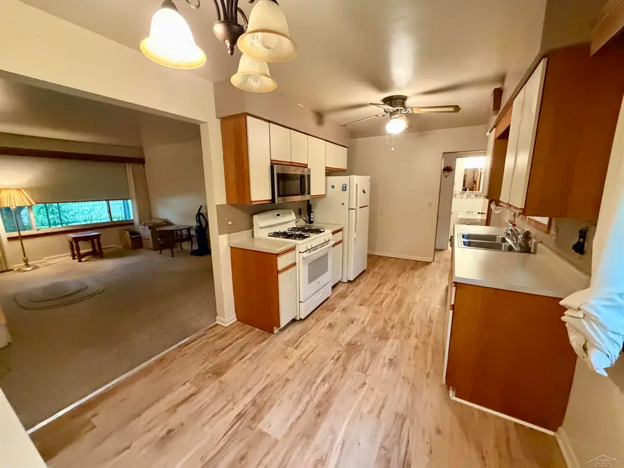 1871 Joy RD, Saginaw, MI 48601 - #2