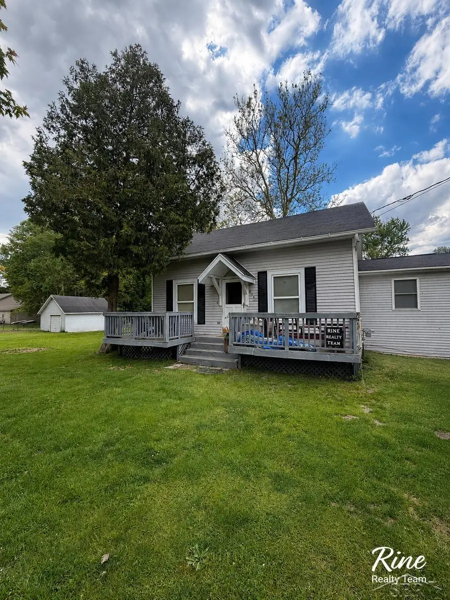 832 Hyatt ST, Eaton Rapids, MI 48827 - #2