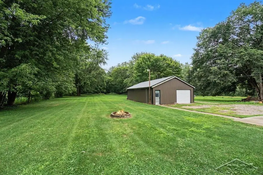 1375 S Poseyville RD, Midland, MI 48640 - #2