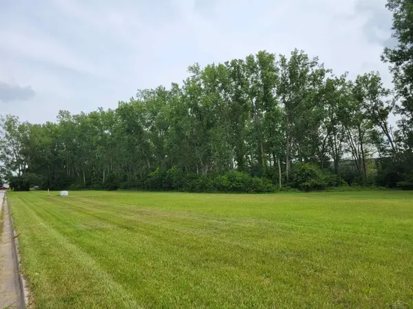 S McLeod DR, Saginaw, MI 48604