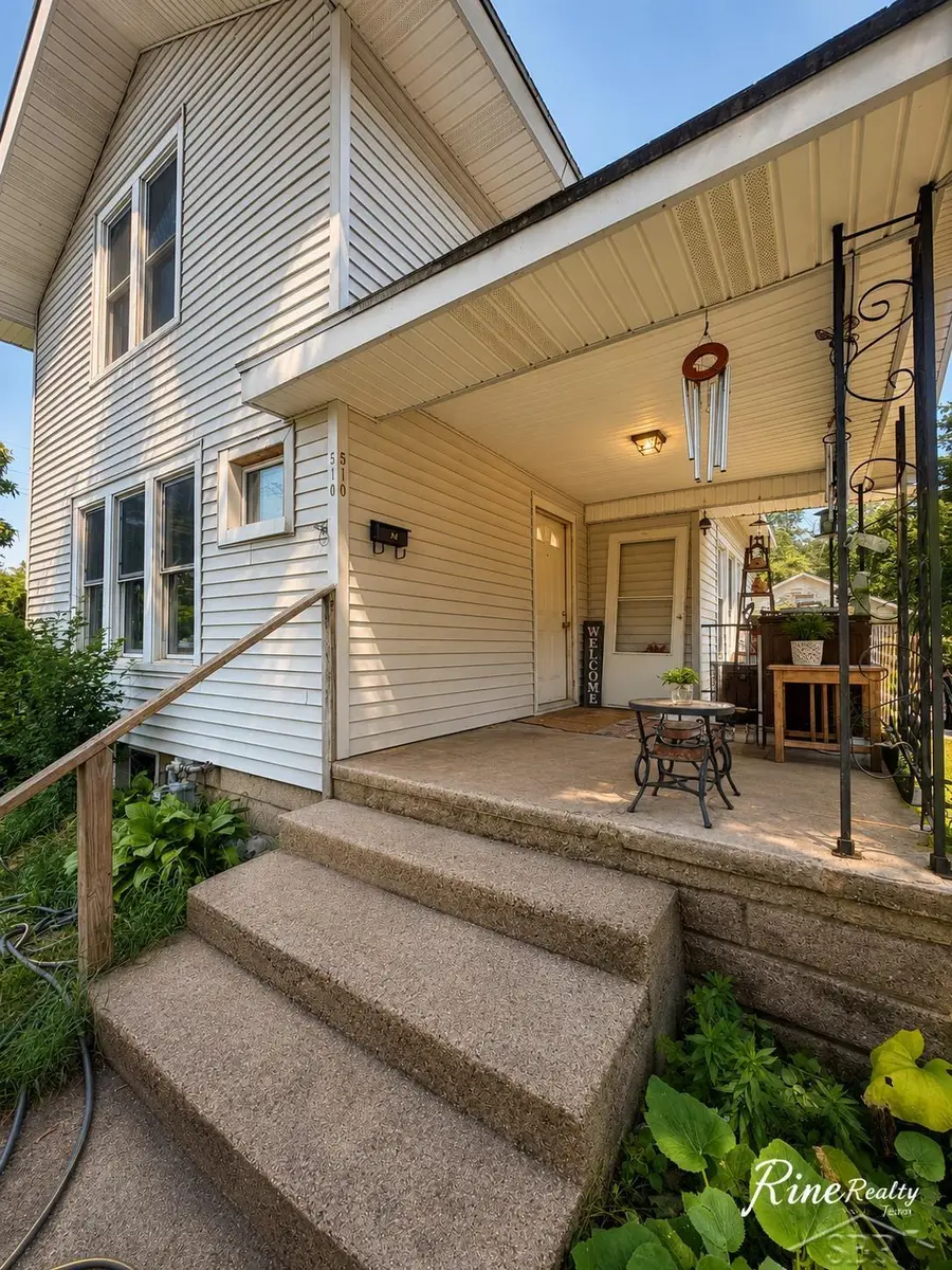 510 N Front ST, Dowagiac, MI 49047 - #3