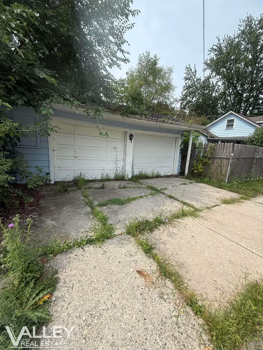 1221 Cass ST, Saginaw, MI 48602 - #3