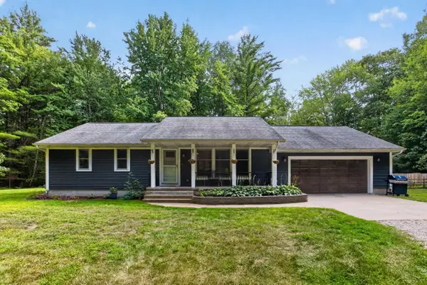 933 W Walter RD, Sanford, MI 48657