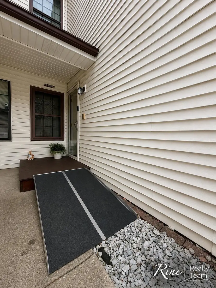 35845 Castlewood CT, Westland, MI 48185 - #3