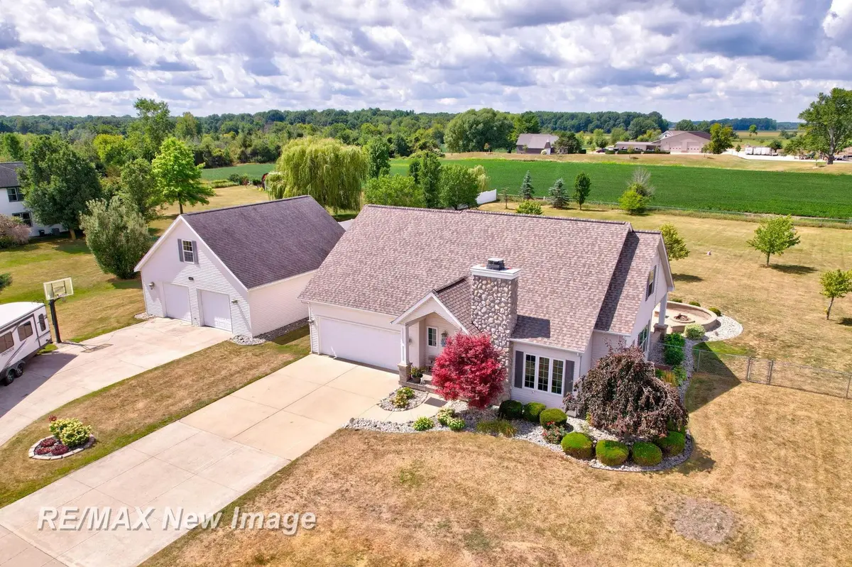 4881 N Gleaner RD, Freeland, MI 48623 - #1