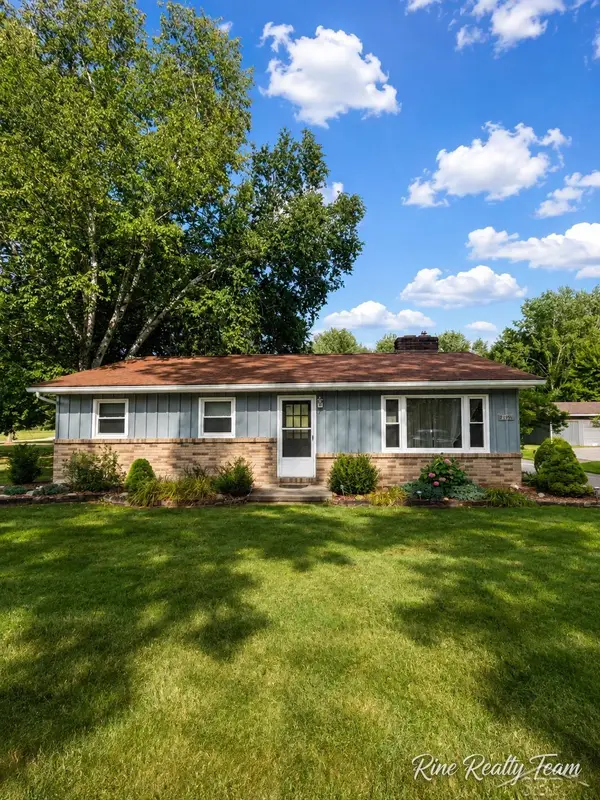 21991 Huron River DR, NewBoston, MI 48164