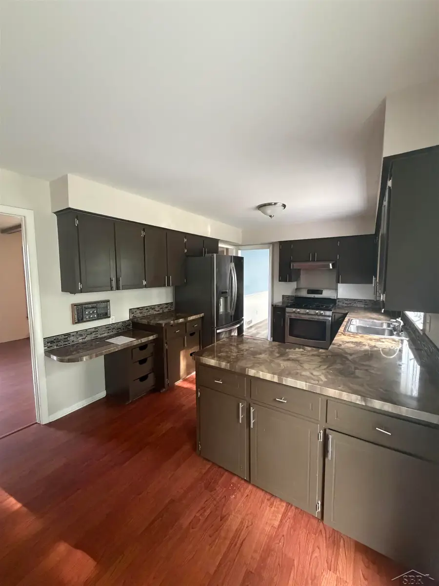 815 Canterbury, Saginaw, MI 48638 - #2