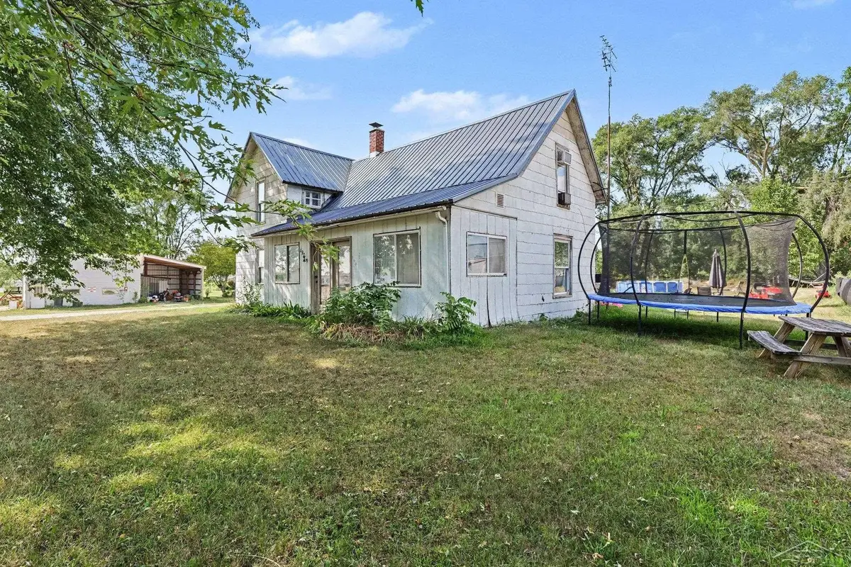 490 W Saginaw ST, Breckenridge, MI 48615 - #1