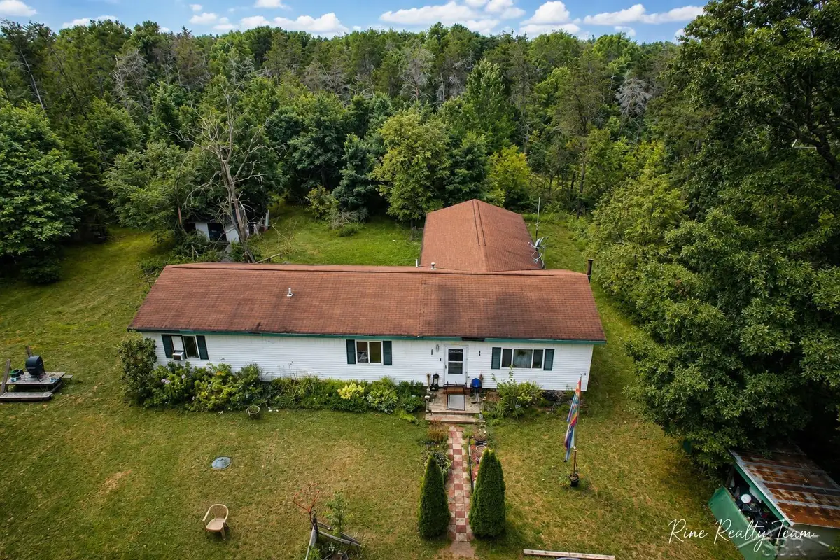10882 Chase Bridge RD, Roscommon, MI 48653 - #1