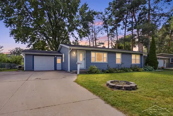 1300 Scott ST, Midland, MI 48642