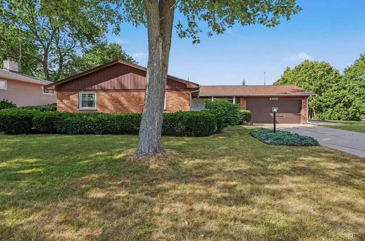 4300 Clement DR, Saginaw, MI 48603 - #1