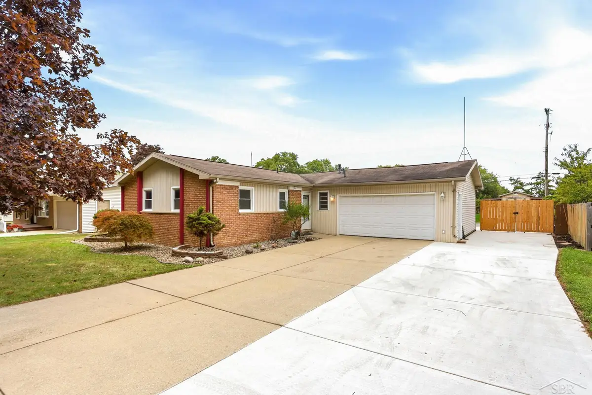 2904 Clayburn RD, Saginaw, MI 48603 - #1