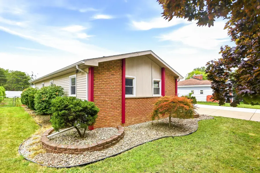 2904 Clayburn RD, Saginaw, MI 48603 - #2