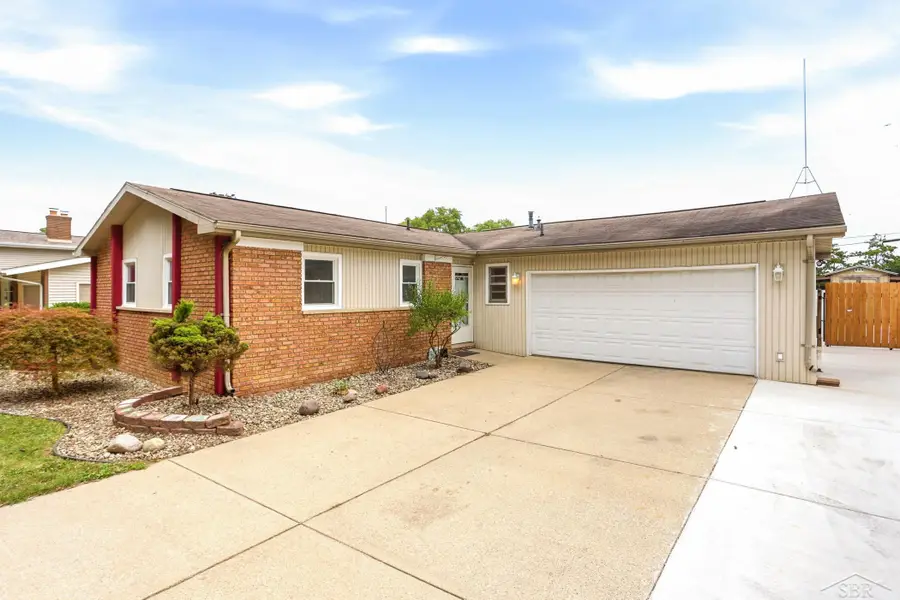 2904 Clayburn RD, Saginaw, MI 48603 - #3