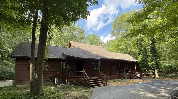 1825 N Miller RD, Saginaw, MI 48609