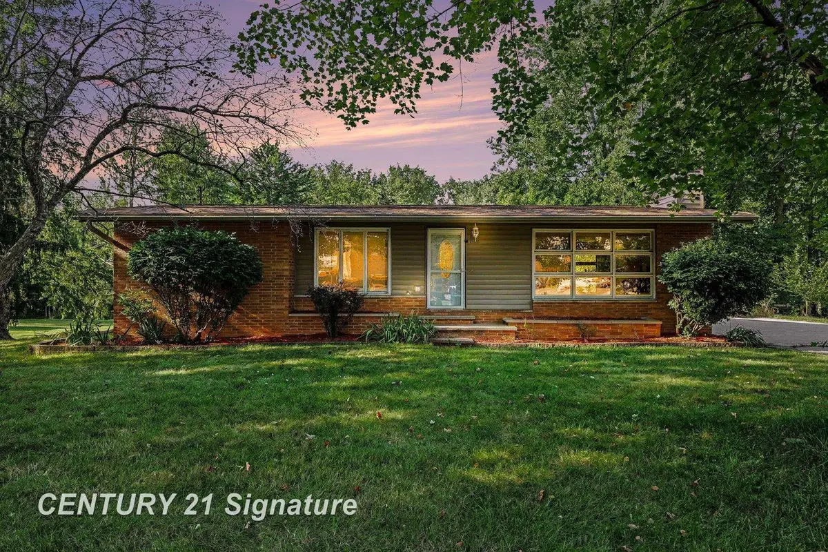886 W Walnut ST, Saint Charles, MI 48655 - #1
