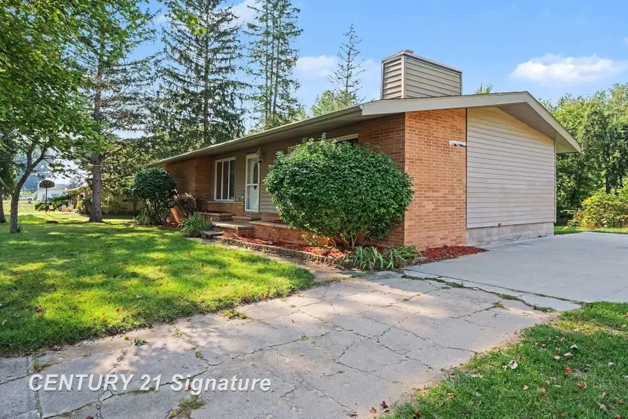 886 W Walnut ST, Saint Charles, MI 48655 - #3