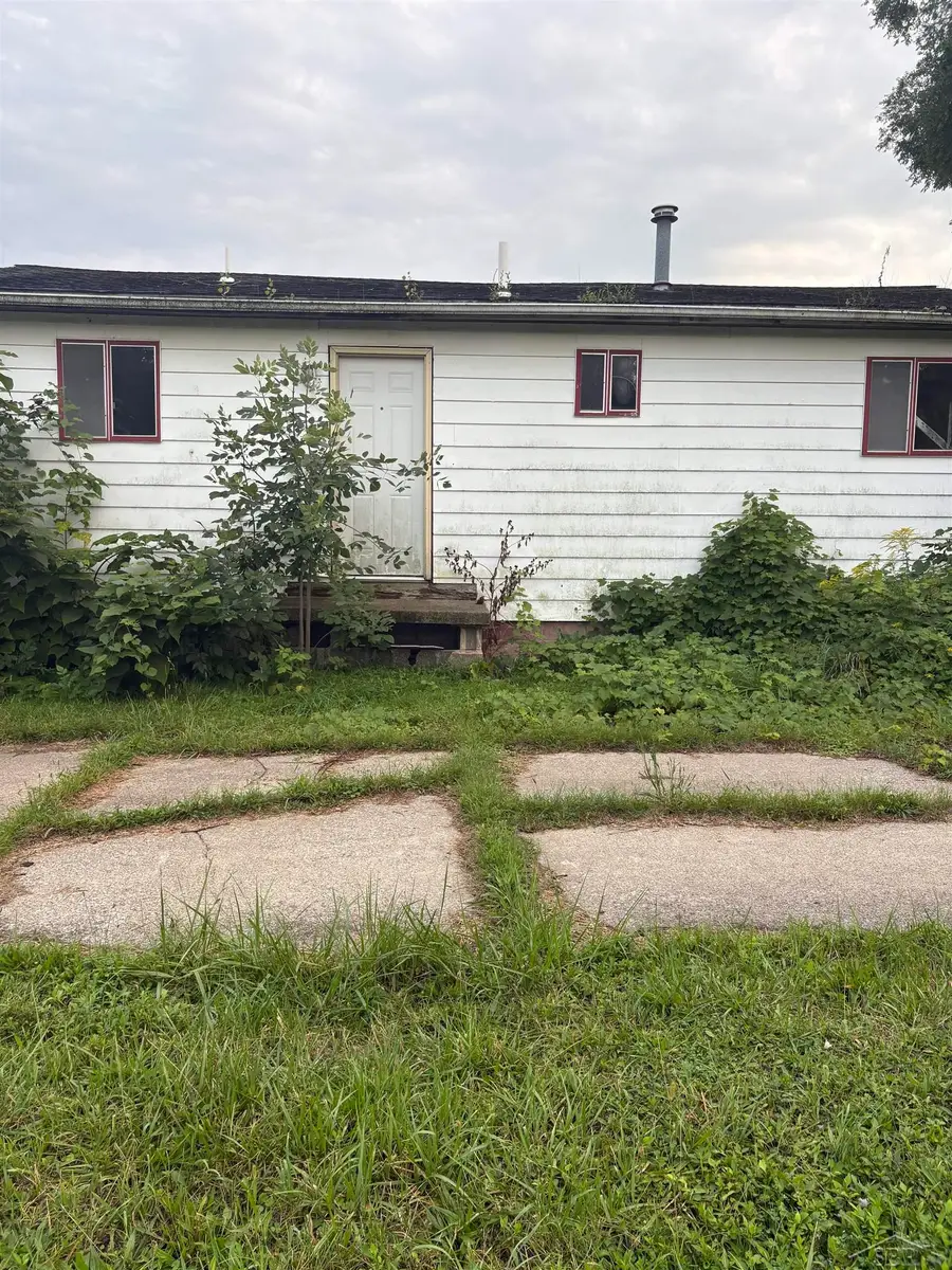 545 S 10th ST, Saginaw, MI 48601 - #3