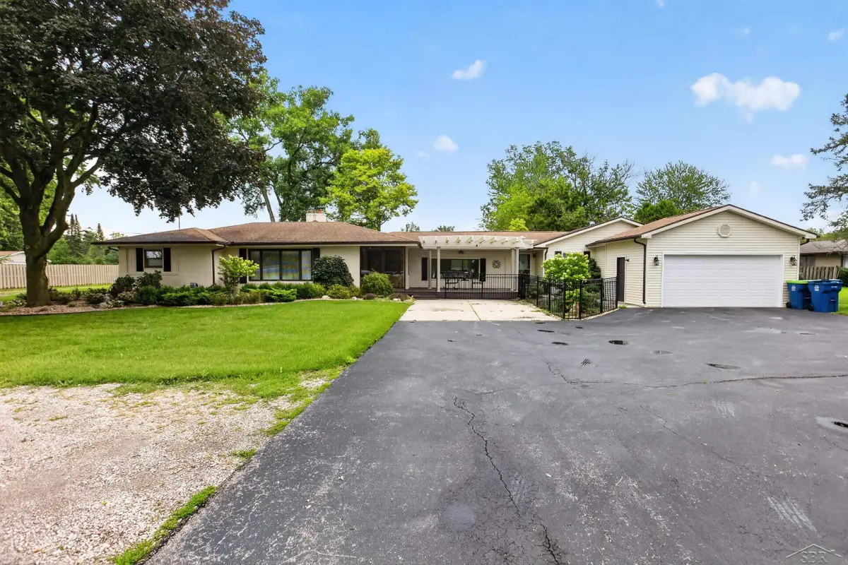 3850 Midland RD, Saginaw, MI 48603 - #1