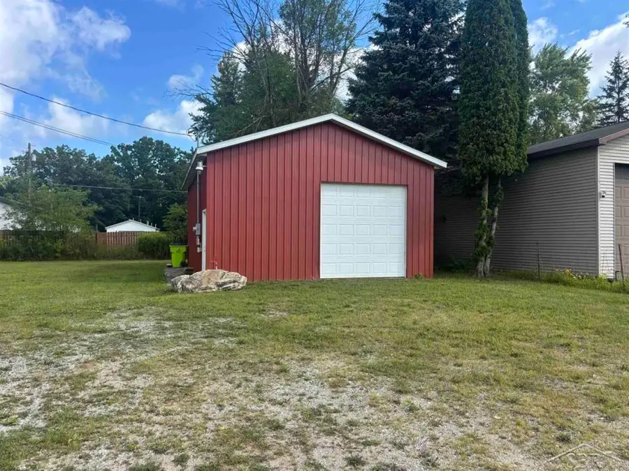 1081 Maplewood ST, Beaverton, MI 48612 - #2
