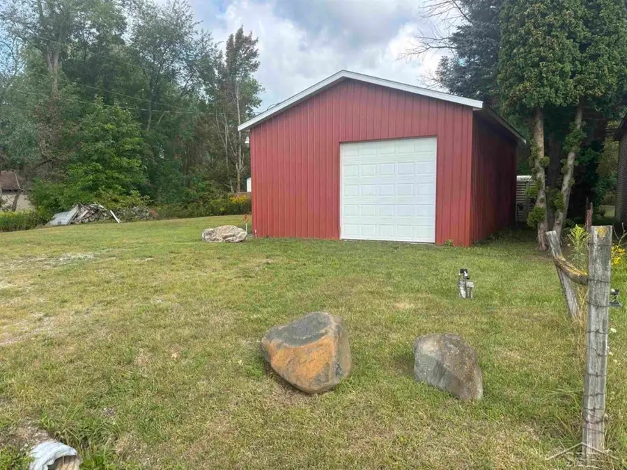 1081 Maplewood ST, Beaverton, MI 48612 - #3